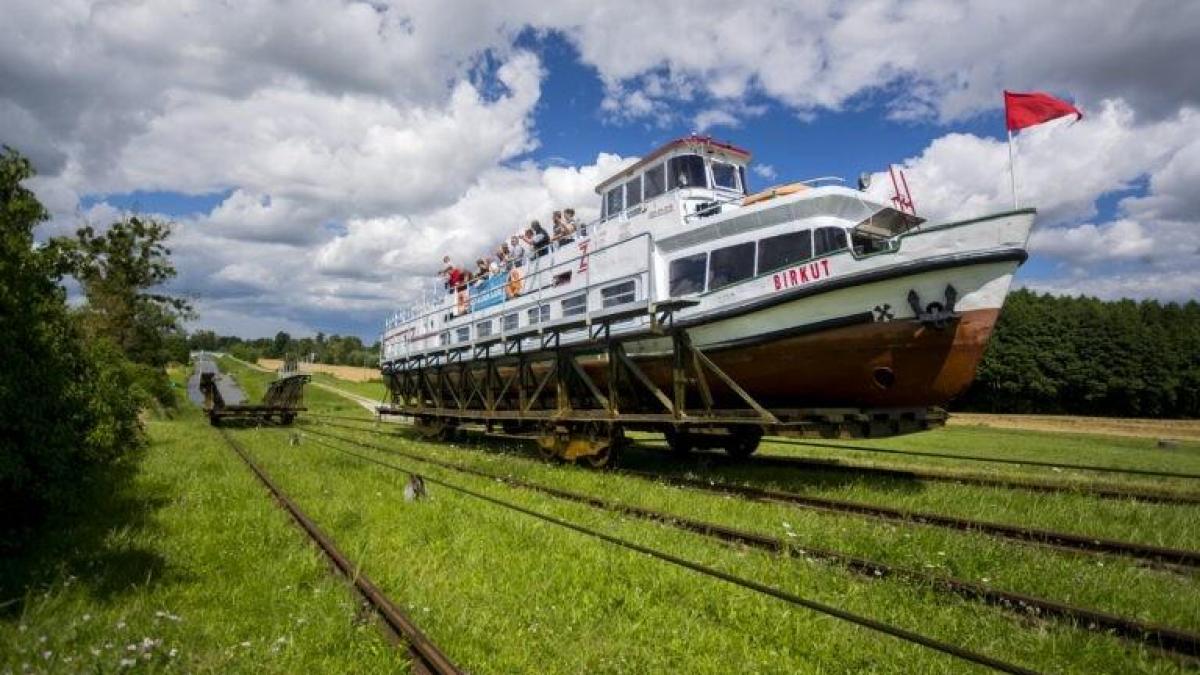 ks dekorglass invita turistii in dzialdowo elblag si malbork una dintre atractii este croaziera pe iarba
