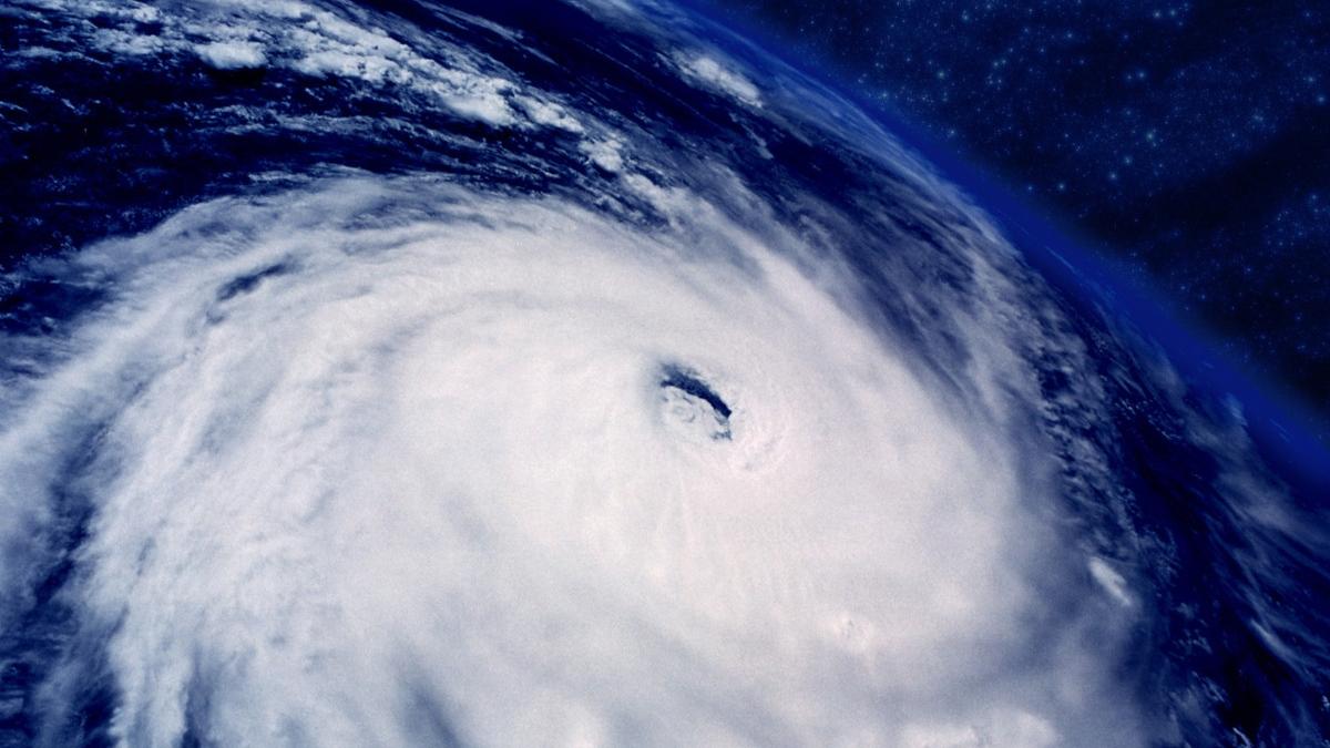 uraganul rafael este noua amenintare climatica o tara ramasa in bezna ar putea fi lovita distrugator de urgie