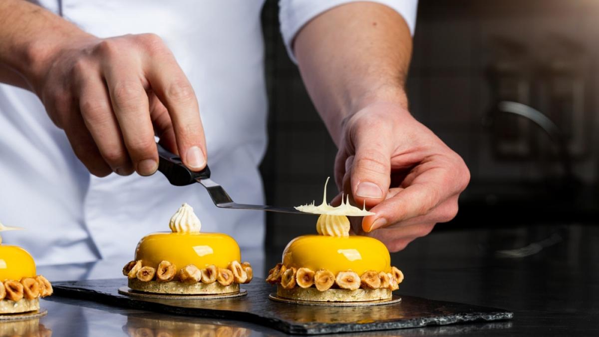 8 instrumente esentiale intr o cofetarie sau patiserie si rolurile acestora