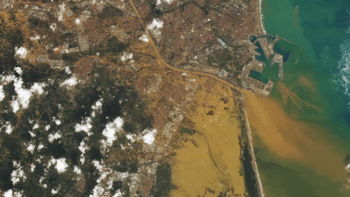 catastrofa din valencia vazuta din spatiu orasul a disparut sub o mare de noroi