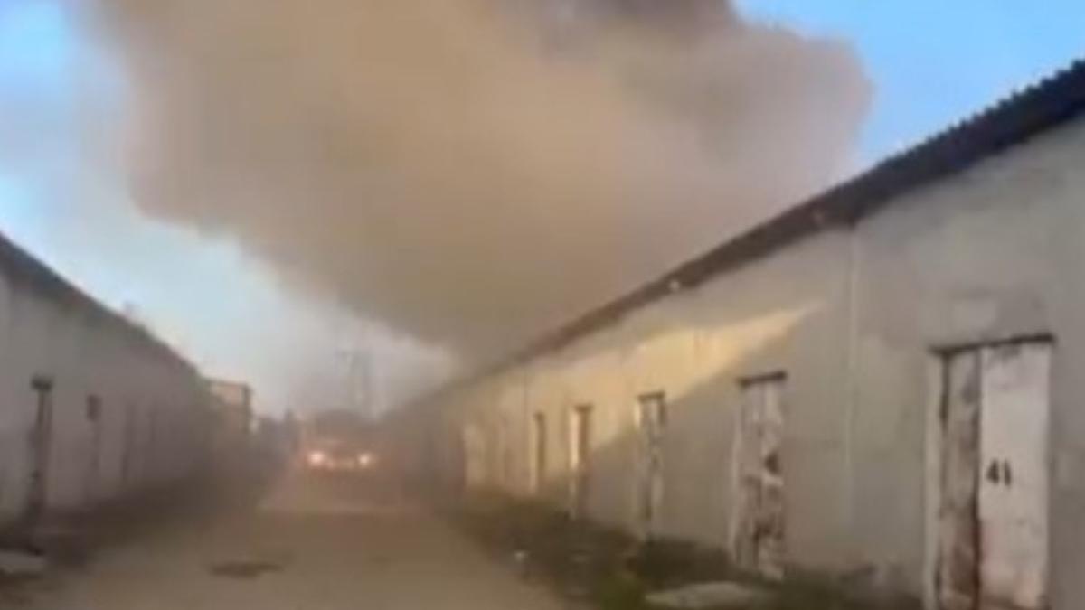 incendiu cu degajari mari de fum la un depozit din voluntari 12 echipaje de pompieri intervin a fost emis mesaj ro alert