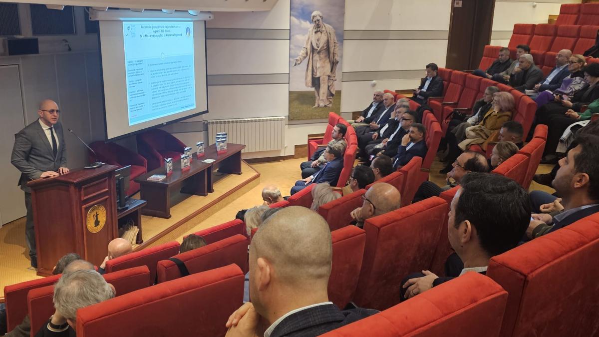 istoricul bogdan ion jelea si a lansat un volum despre populismul national romanesc in fata elitei academice