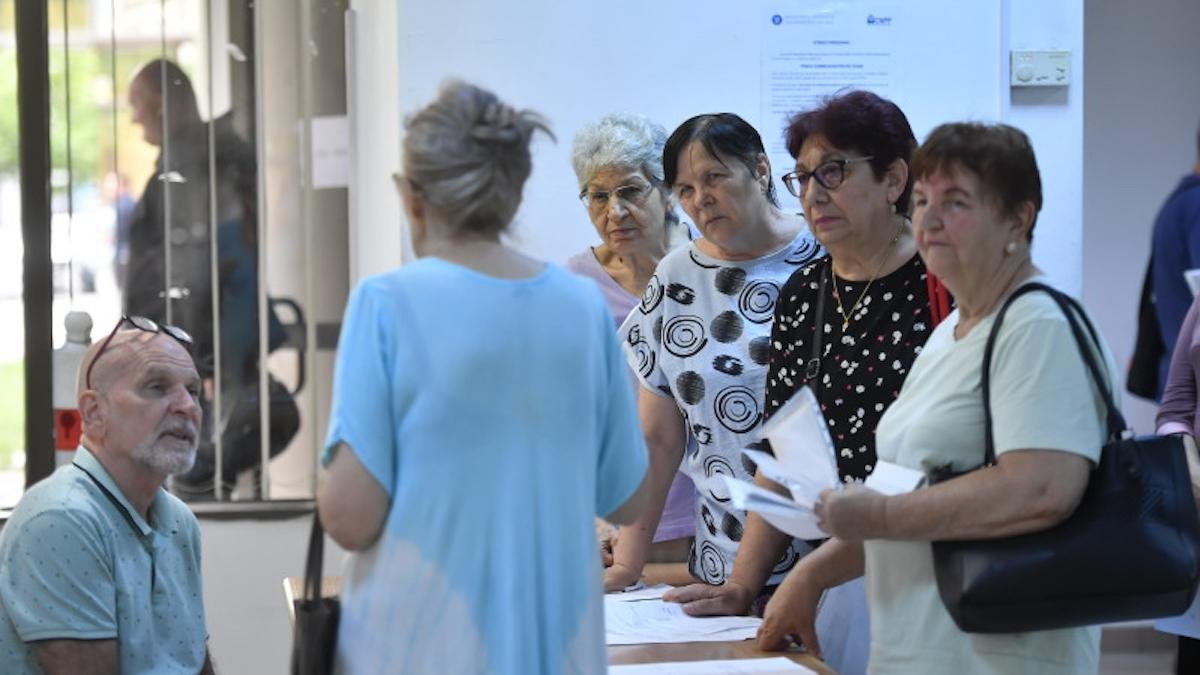 romanii ale caror contracte de asigurare sociala au expirat odata cu intrarea in vigoare a noii legi a pensiilor