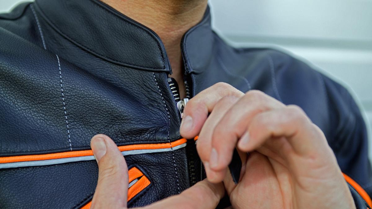 un barbat a fost salvat de la moarte de fermoarul gecii sale unde a avut loc cazul incredibil