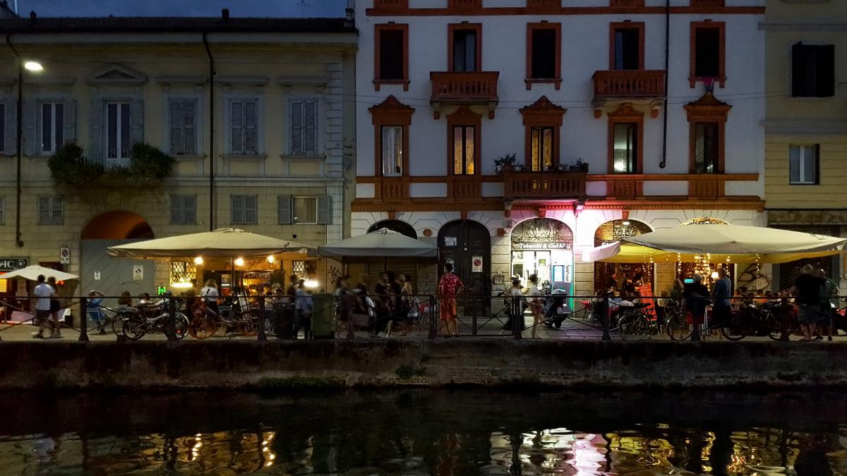 un lant de supermarcheturi de la milano inchide mai devreme pentru ca angajatii sa nu fie jefuiti pe strada