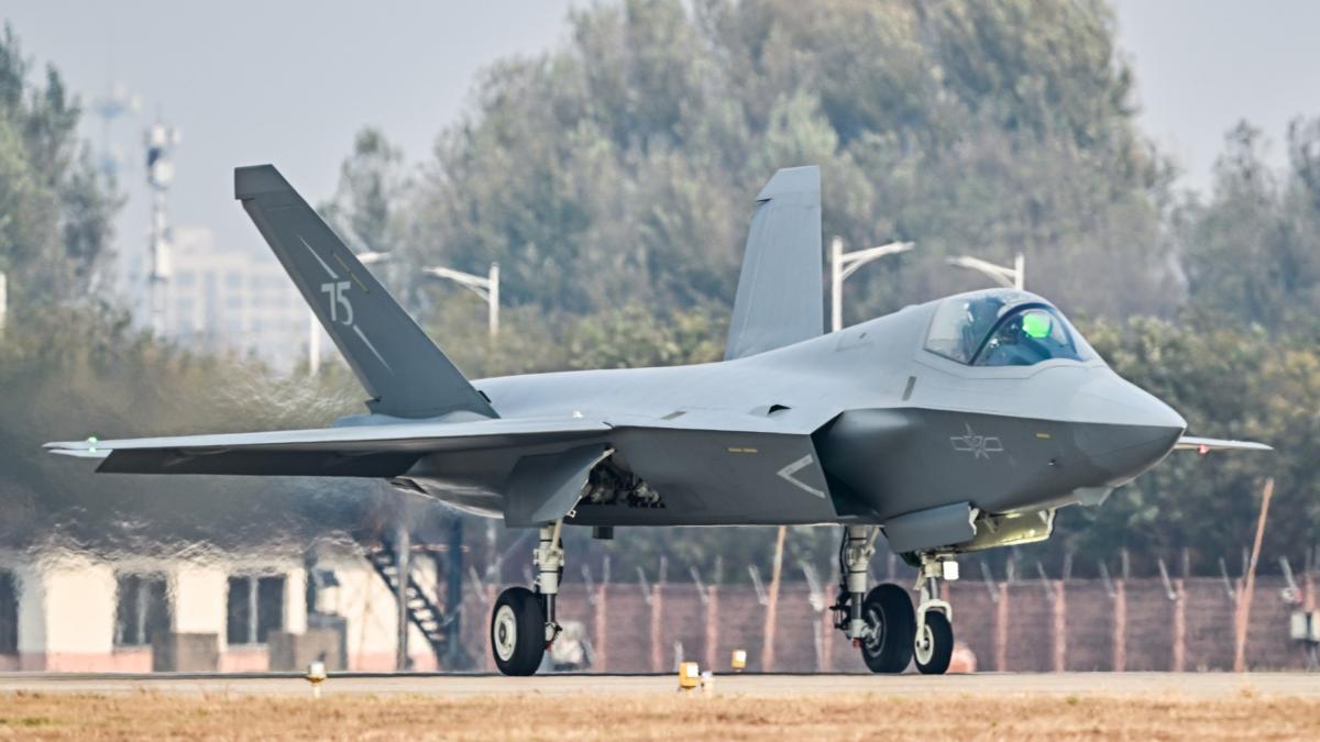 china isi dezvaluie noul avion de vantoare stealth j 35a