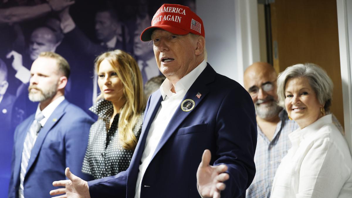 hollywood este socat dupa victoria lui trump casa alba va fi impodobita de un adevarat idiot va urasc rau pe toti