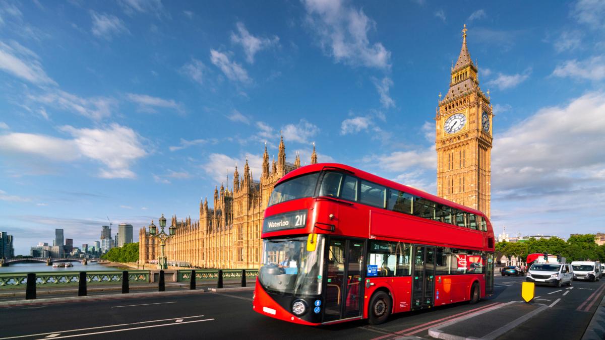 romania isi face reclama pe strazile din marea britanie ca sa atraga turisti ce mesaje vor aparea pe celebrele autobuze