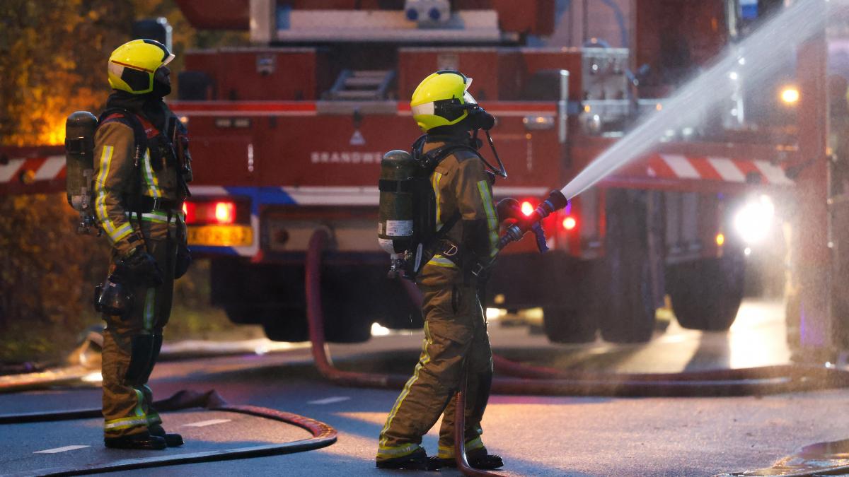 doi muncitori romani au aruncat in aer din greseala apartamentul pe care il renovau in belgia