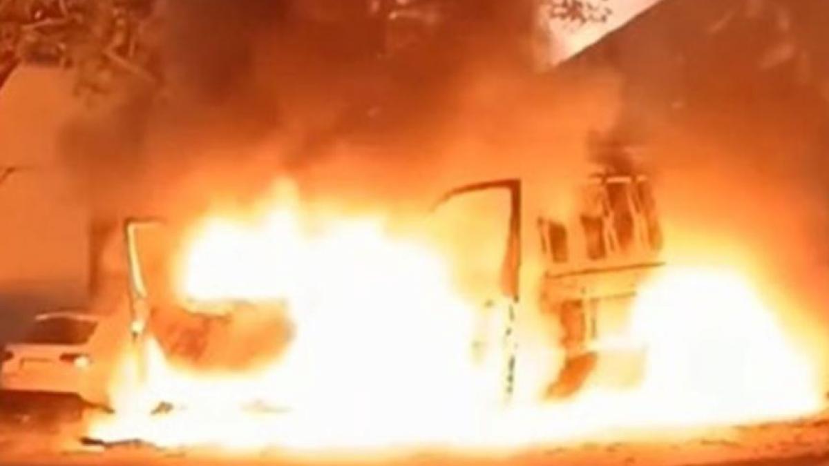 momente de panica in timis o camioneta a luat foc in plina strada