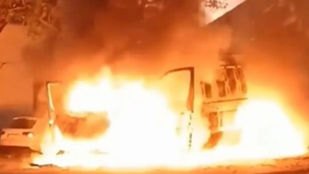 momente de panica in timis o camioneta a luat foc in plina strada