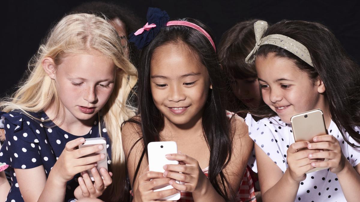 prima tara din lume care interzice accesul copiilor la retelele sociale le fac mult rau