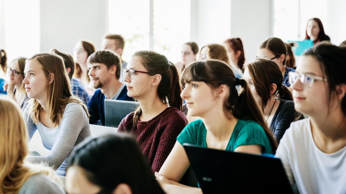 universitatile din romania si sua vor colabora prin programele erasmus si fulbright research grant pricopie sunt increzator