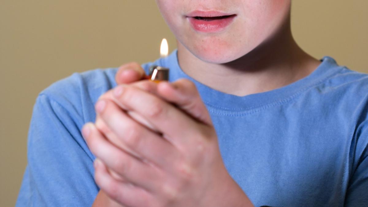 incendiu la un mall din alba iulia provocat de un copil cu o bricheta clientii au fost evacuati