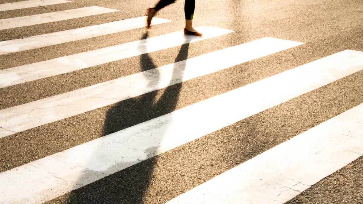 o eleva din gorj a fost lovita pe trecerea de pietoni de un sofer de 83 de ani apoi s a dus singura la spital