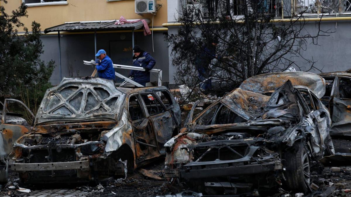 rusii au atacat la cateva sute de kilometri de romania o femeie a fost ucisa alti 13 oameni sunt raniti