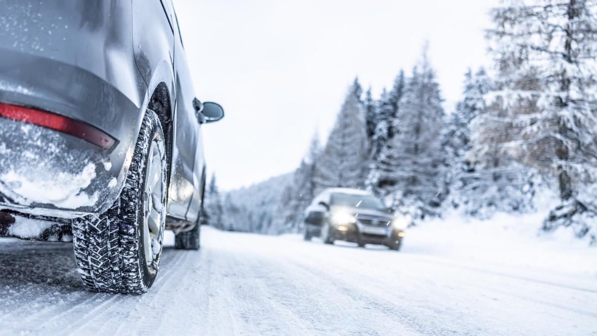 cand trebuie puse cauciucurile de iarna politia avertisment pentru soferi sa respectam aceasta regula