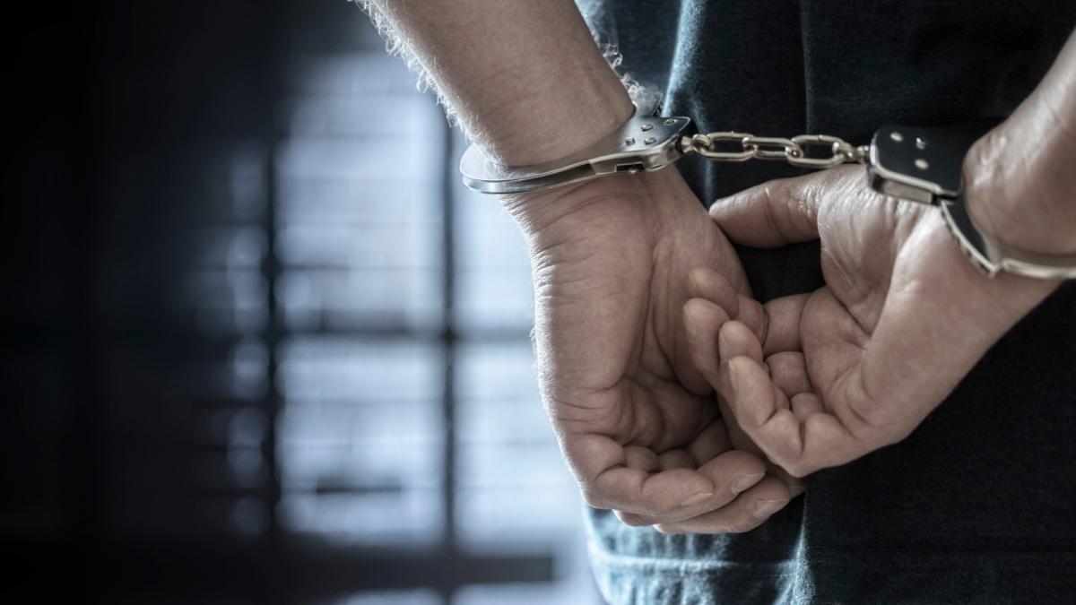 sef de politie retinut pentru coruptie avea peste 20 de milioane de euro ascunsi in peretii casei si colabora cu organizatii criminale