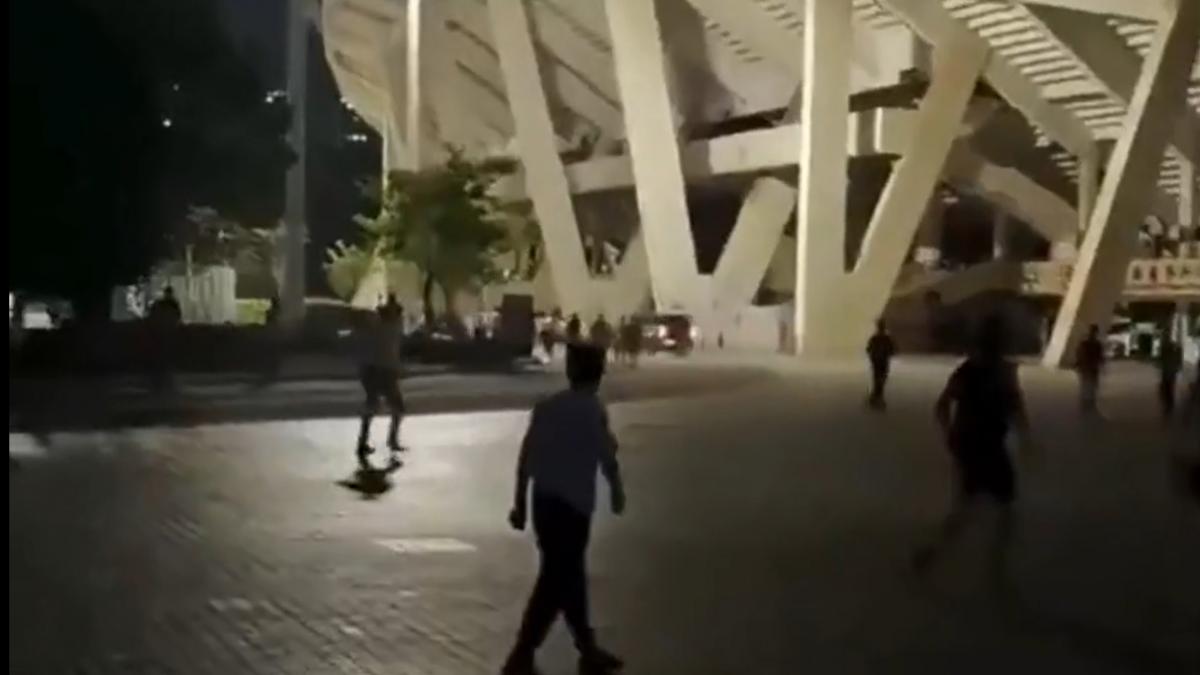 momentul in care un sofer intra intentionat cu masina intr o multime de oameni in china cel putin 35 de morti si zeci de raniti momentul in care un sofer intra intentionat cu masina intr o multime de oameni in china cel putin 35 de morti si zeci de raniti