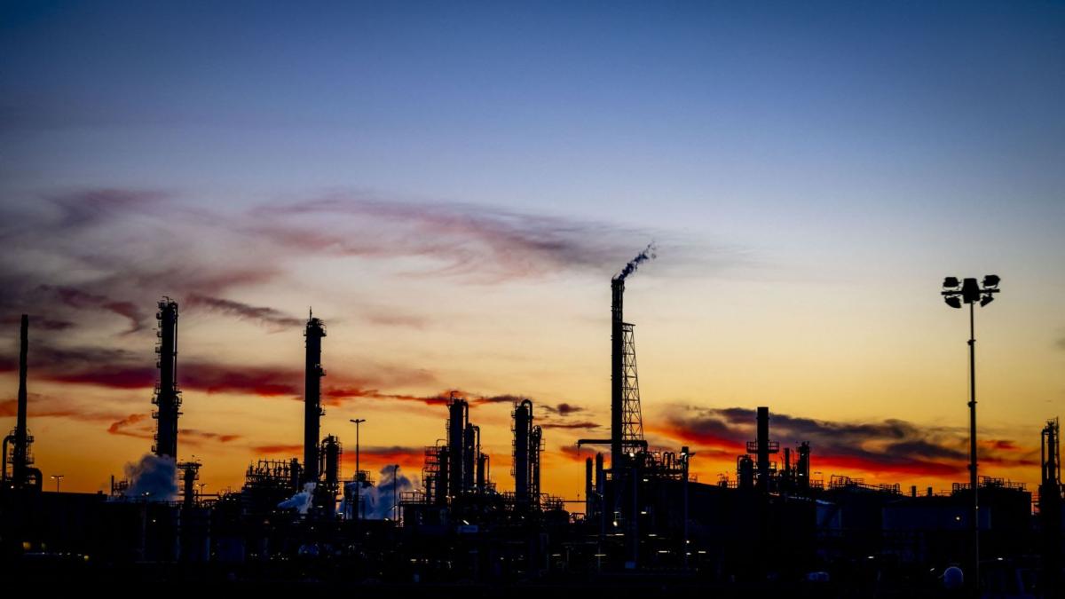 verdict socant la haga un mare producator global de petrol si gaze nu mai este obligat sa reduca poluarea