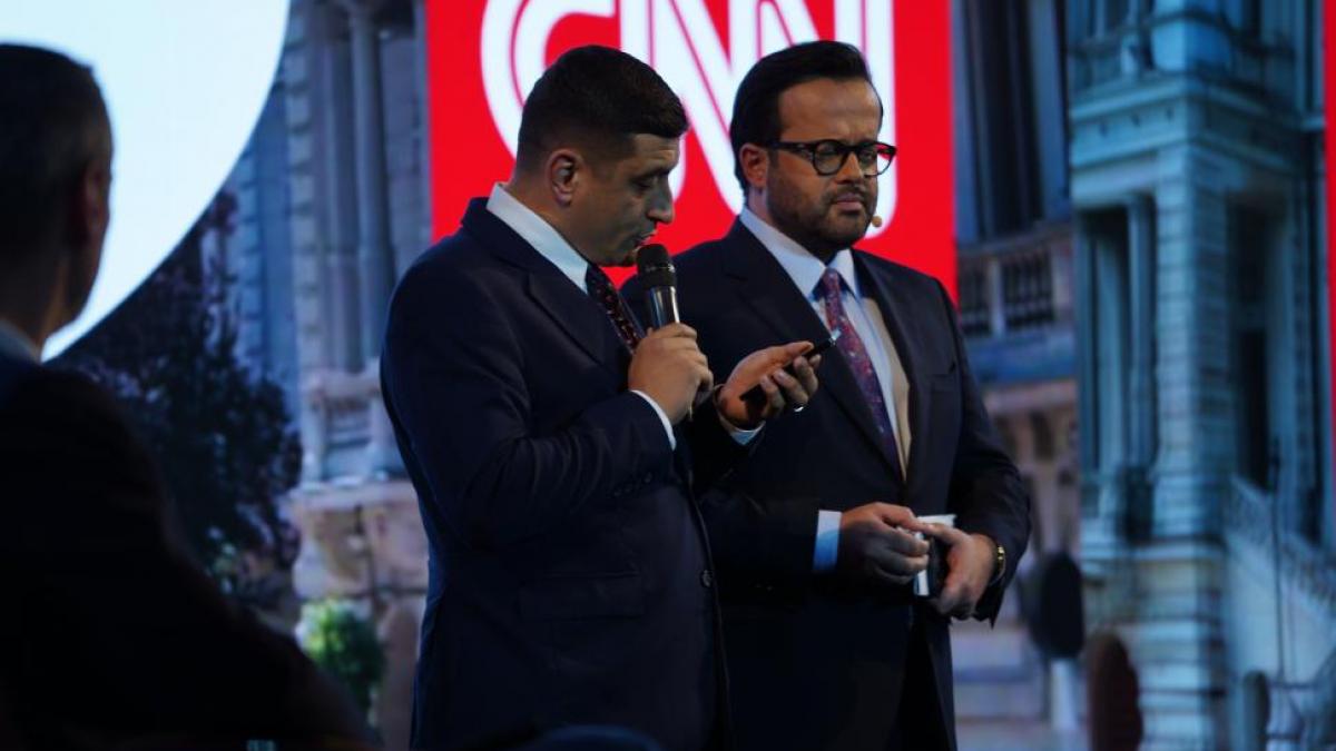 cum a dat buzna simion la dezbaterea antena 3 cnn a intrat in parlament fara sa fie oprit imaginile care nu s au vazut la televizor