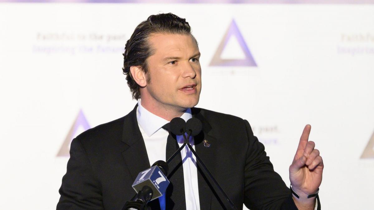 donald trump alege o vedeta tv pentru sefia pentagonului pete hegseth a contribuit la gratierea unor condamnati pentru crime de razboi