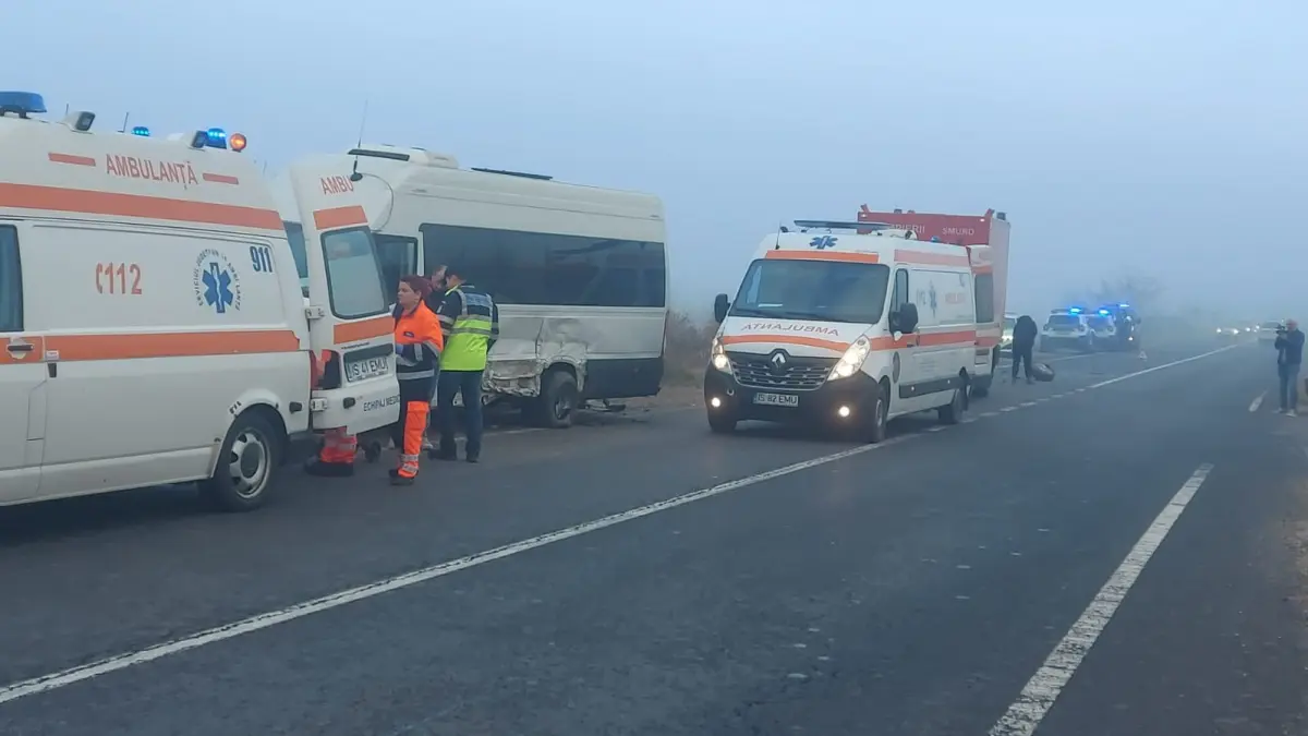 plan rosu activat in iasi dupa ce un microbuz scolar s a izbit cu o masina