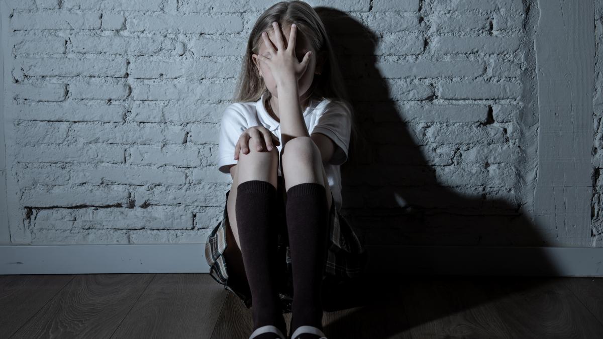 premiera in romania un fost politist a fost condamnat pentru ca a ignorat o plangere de abuz sexual victima era o fetita de 13 ani