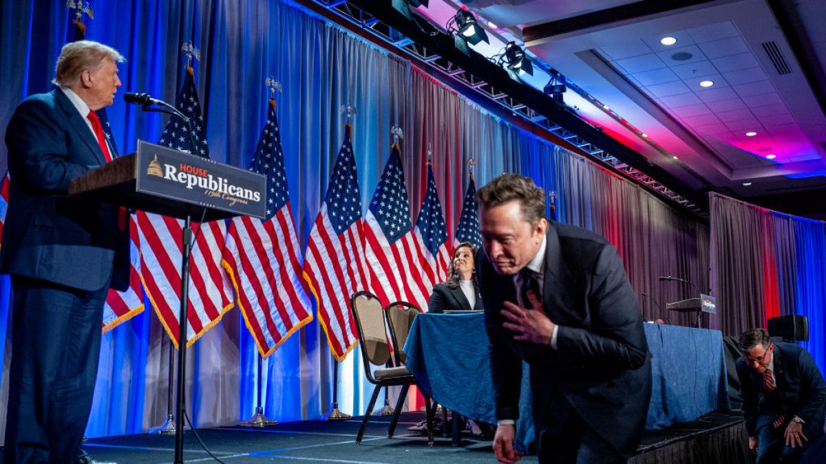 elon musk ii calca deja pe nervi pe apropiatii lui trump se poarta de parca ar fi co presedinte si vrea ca toata lumea sa stie asta