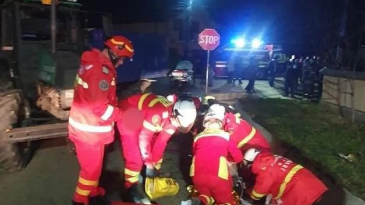 accident cumplit in suceava un copil de 13 ani a murit dupa ce un tractor si un moped s au ciocnit