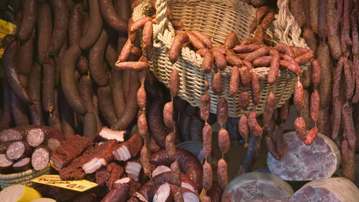 carnati romanesti cu ingrediente din import carnea de porc va fi si de acest craciun din germania sau spania