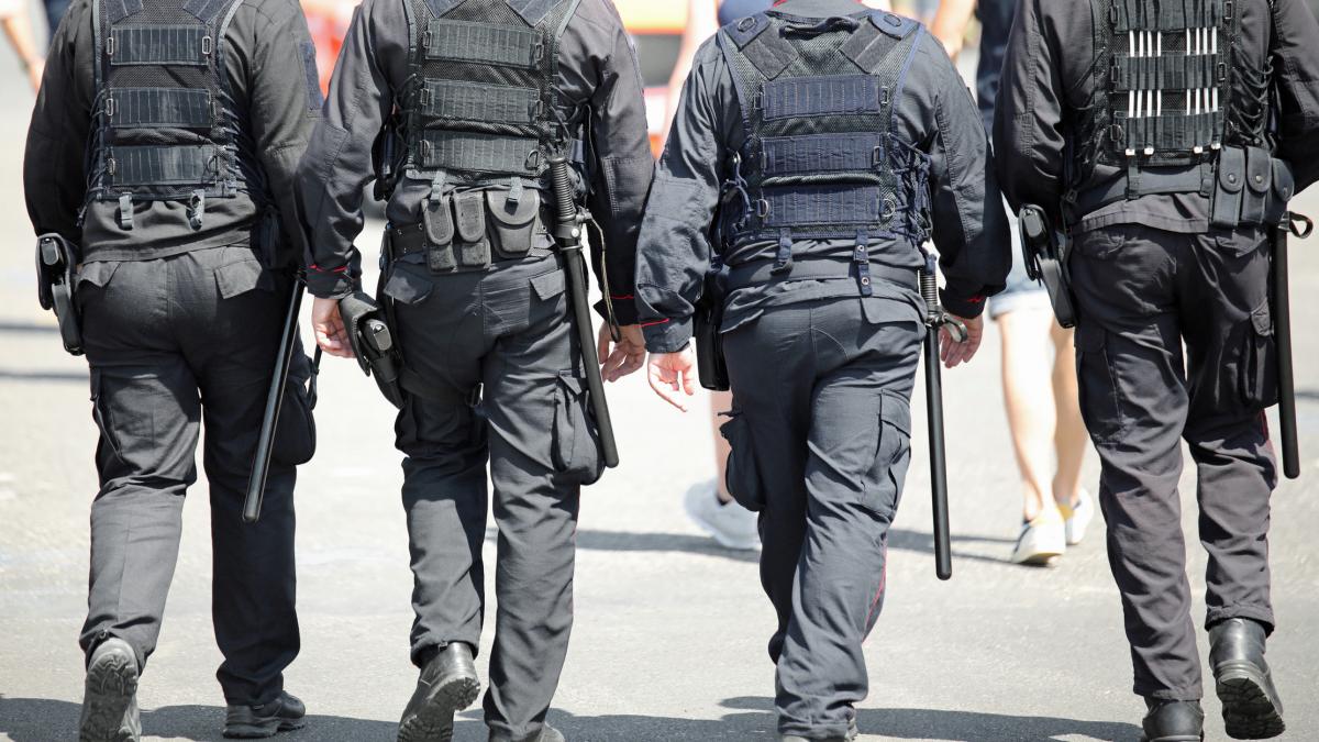 impuscaturi la o gradinita din palermo politistii veniti pentru o demonstratie au inceput sa traga iar copiii au inceput sa tipe