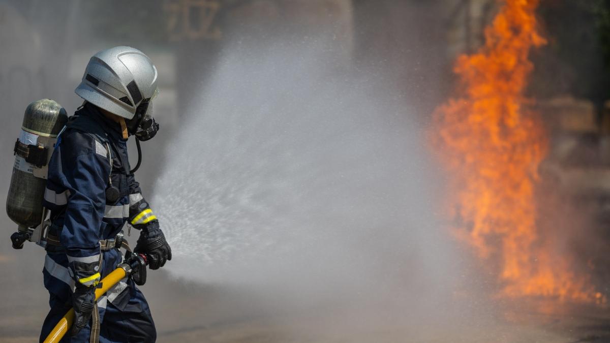 incendiu la un camin de batrani din spania zece persoane au murit altele au fost ranite