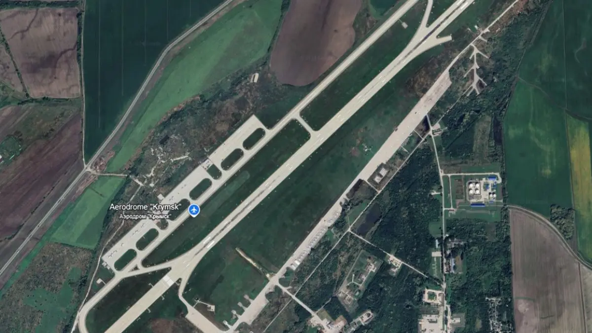 momentul in care aerodromul militar rus din krasnodar este bombardat de ucraineni cu zeci de drone