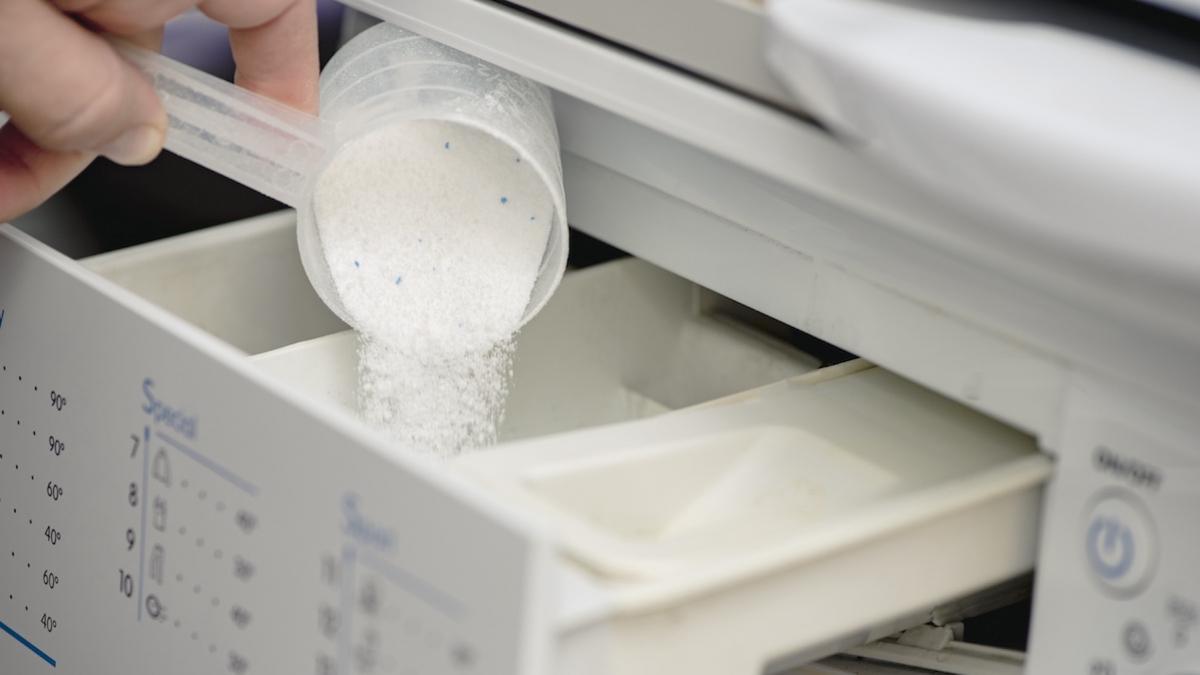 un expert chimist a explicat care este detergentul pe care il foloseste atunci cand stii putina chimie poti avea hainele mai curate