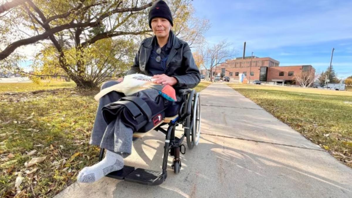 dupa ce s a trezit din anestezie un barbat si a dat seama ca medicii i au amputat piciorul sanatos si a ramas cu cel bolnav