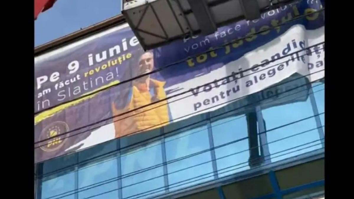 pnl slatina si primarul de mezzo din nou in ilegalitate banner urias ilegal cu nicolae ciuca amplasat pe sediul partidului