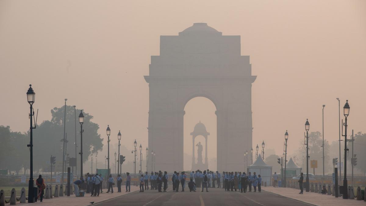poluare extrema in india e de 60 de ori mai mare decat pragul acceptabil scolile sunt inchise oamenii trebuie sa stea in case