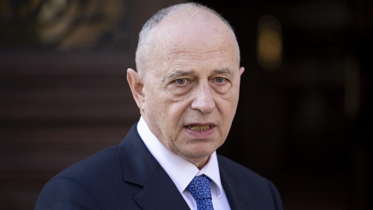 cantecul de lebada al lui mircea geoana