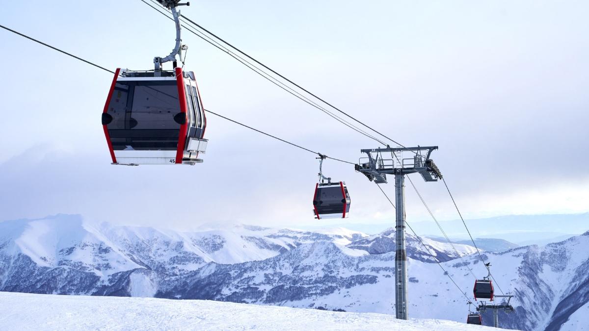 o telecabina s a prabusit la peste 3 000 de metri altitudine opt persoane au fost ranite