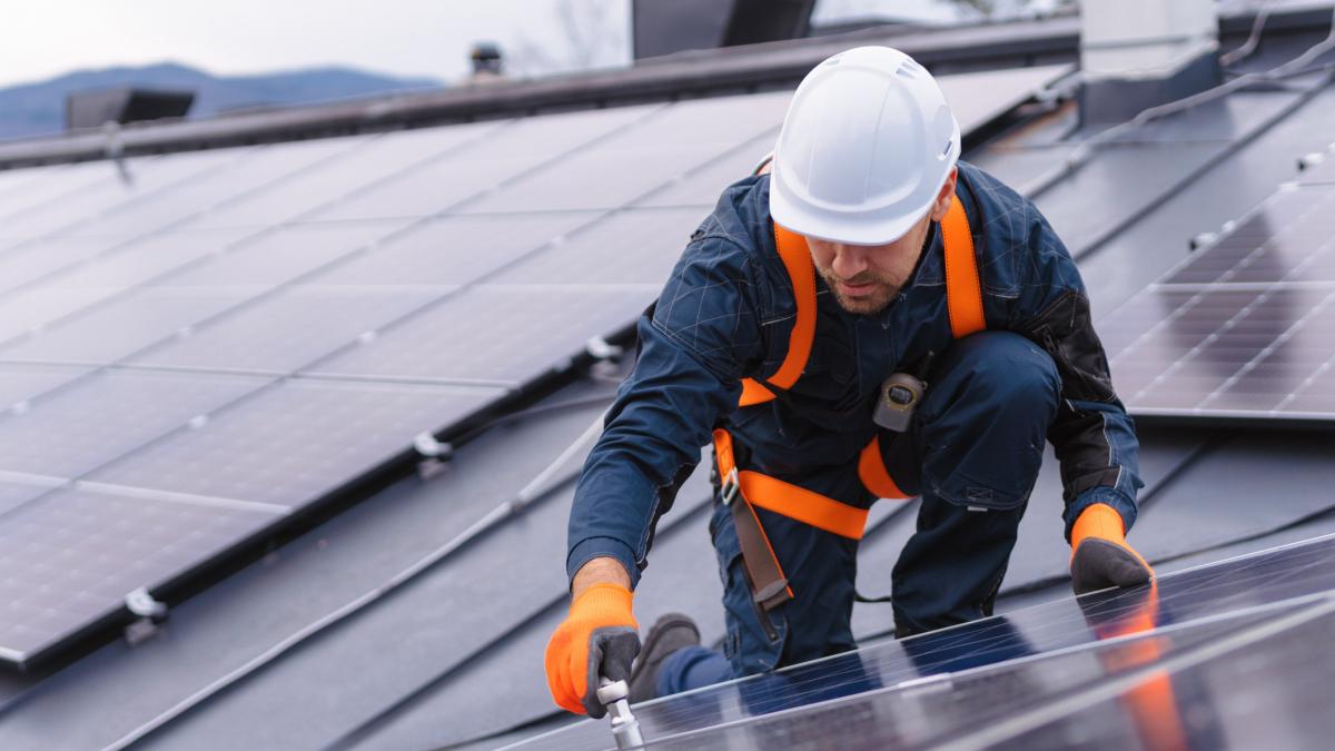 probleme pentru sute de oameni care s au inscris in casa verde au fost inselati de instalatori si risca sa ramana fara bani