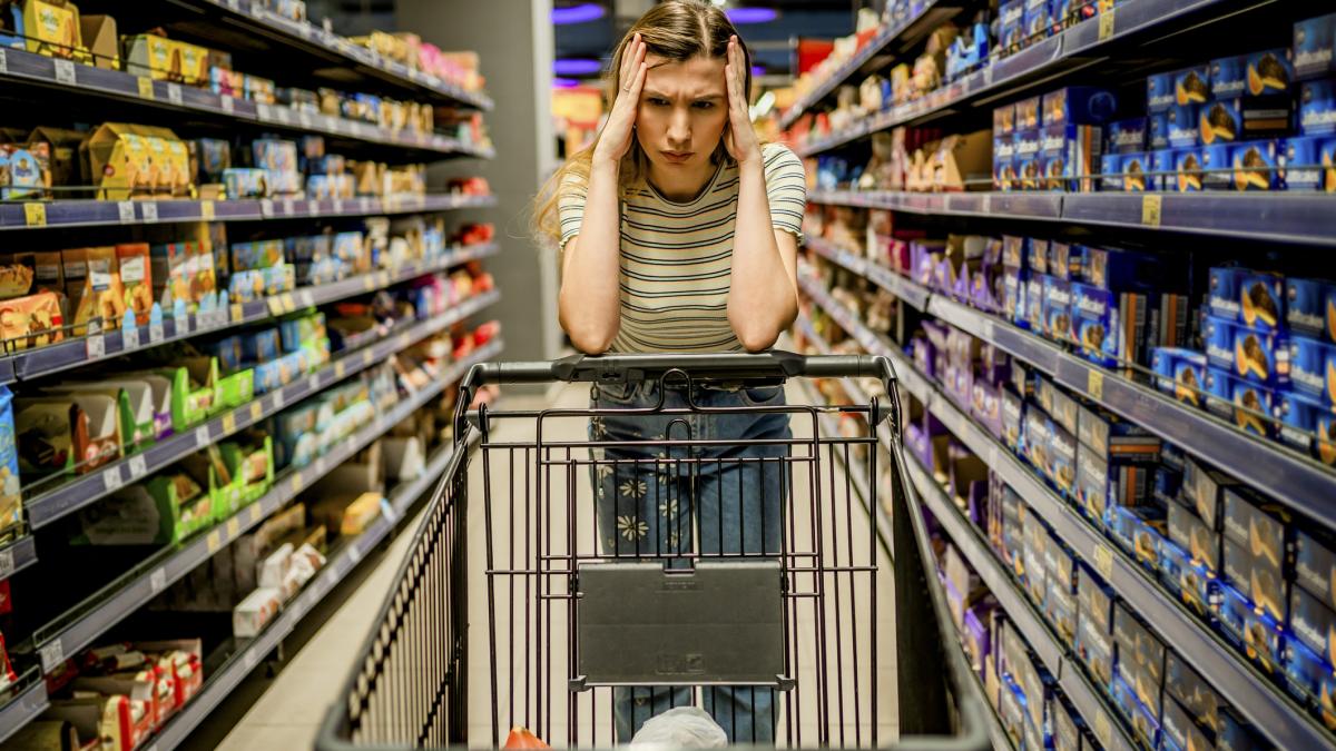 sarbatori mai sarace cati bani vor aloca romanii pentru cumparaturile de craciun in 2024