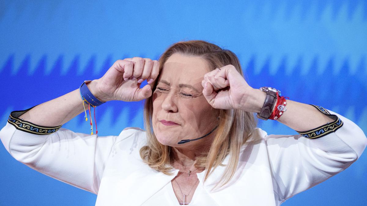 elena lasconi a inventat un nou articol 5 al nato valabil doar pentru ea si europa are consilieri dar nu se lipeste nimic de ea