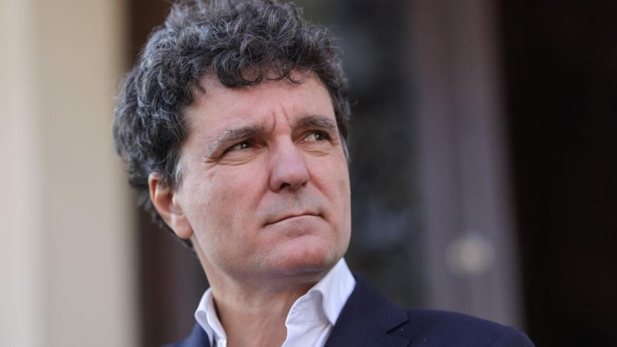 facias spune ca mii de familii nu au apa calda si caldura din cauza lui nicusor dan a suspendat lucrari de constructie esentiale