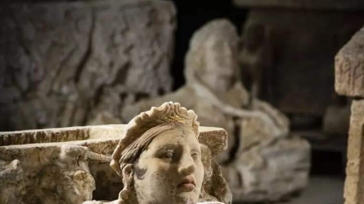 fotografiile gasite pe piata neagra au dus la recuperarea unor artefacte etrusce in valoare de 8 milioane de euro