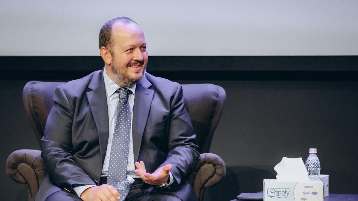 papahagi dupa dezbaterile prezidentiale simion e cu putin ciolacu cu mafia lasconi e ignoranta ciuca e ce trebuie