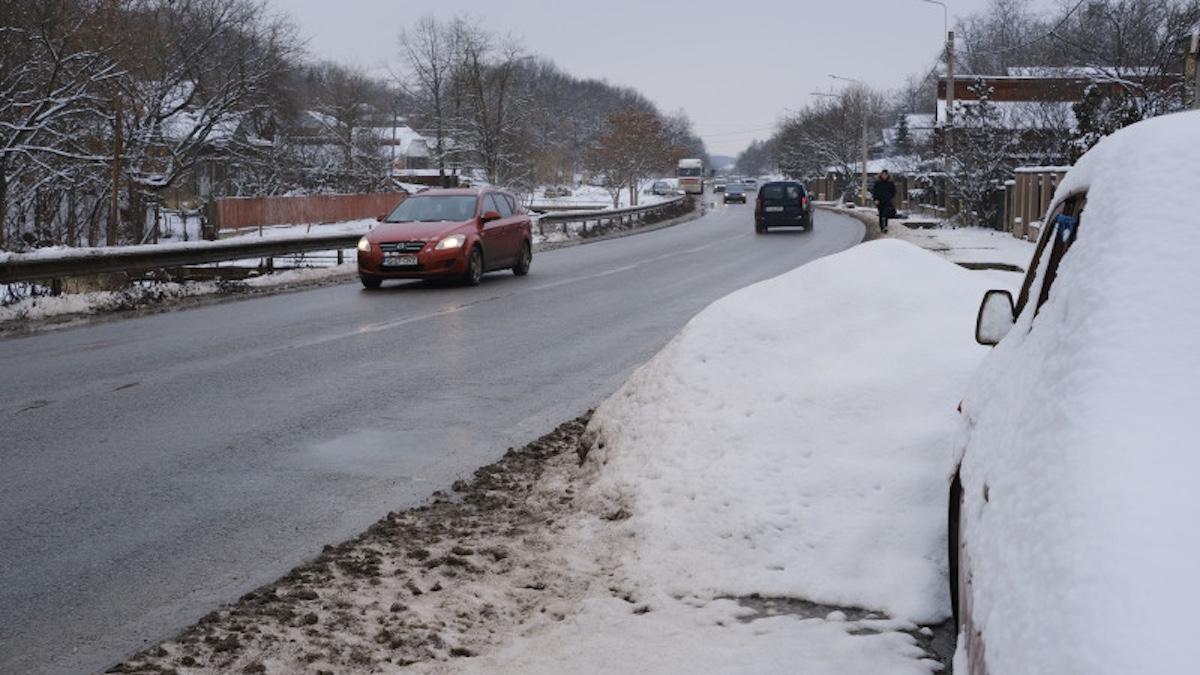 cnair echipele de deszapezire actioneaza permanent pentru a mentine deschisa circulatia pe reteaua rutiera nationala