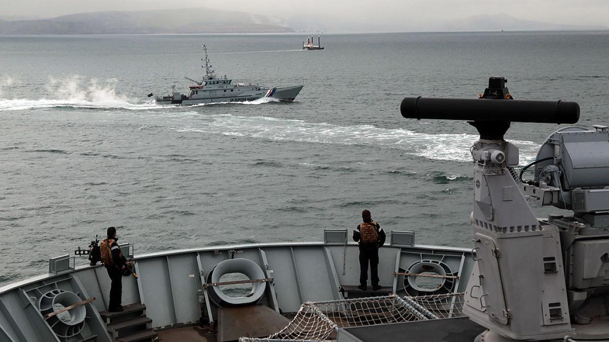 decizie drastica in uk din cauza amenintarilor din europa va dezmembra nave si elicoptere ca sa faca rost de bani pentru aparare