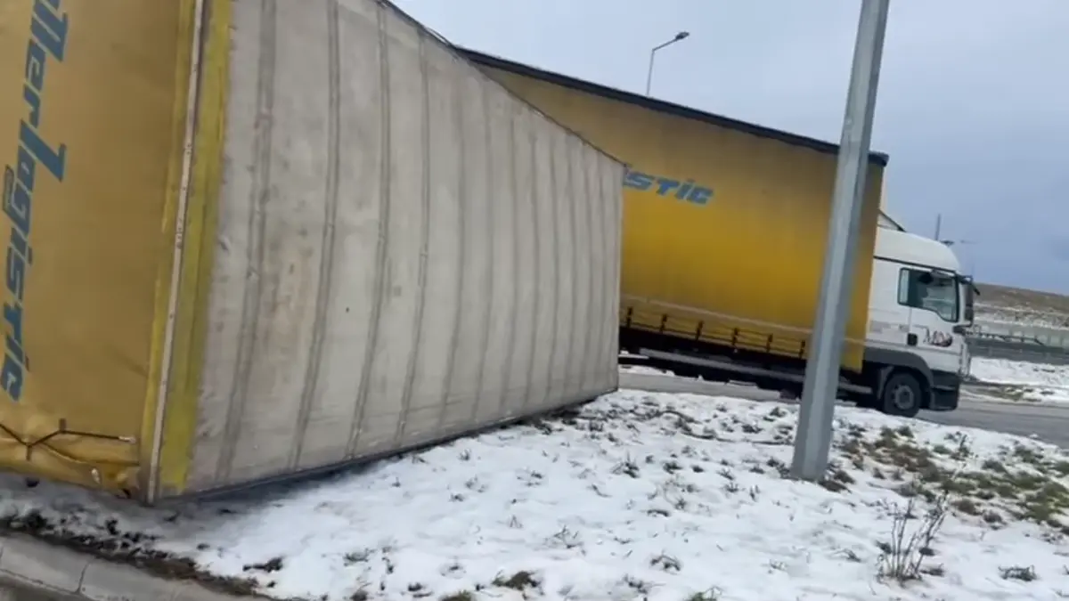 cod rosu de vant in mai multe judete in cluj sunt rafale de 120 km ora iar zapada este viscolita
