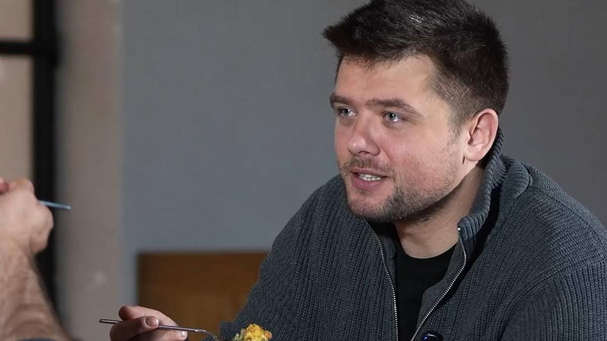 actorul marian olteanu a gatit alaturi de stefan lungu intr o noua editie gatit la costum abia atunci m am relaxat in fata camerei